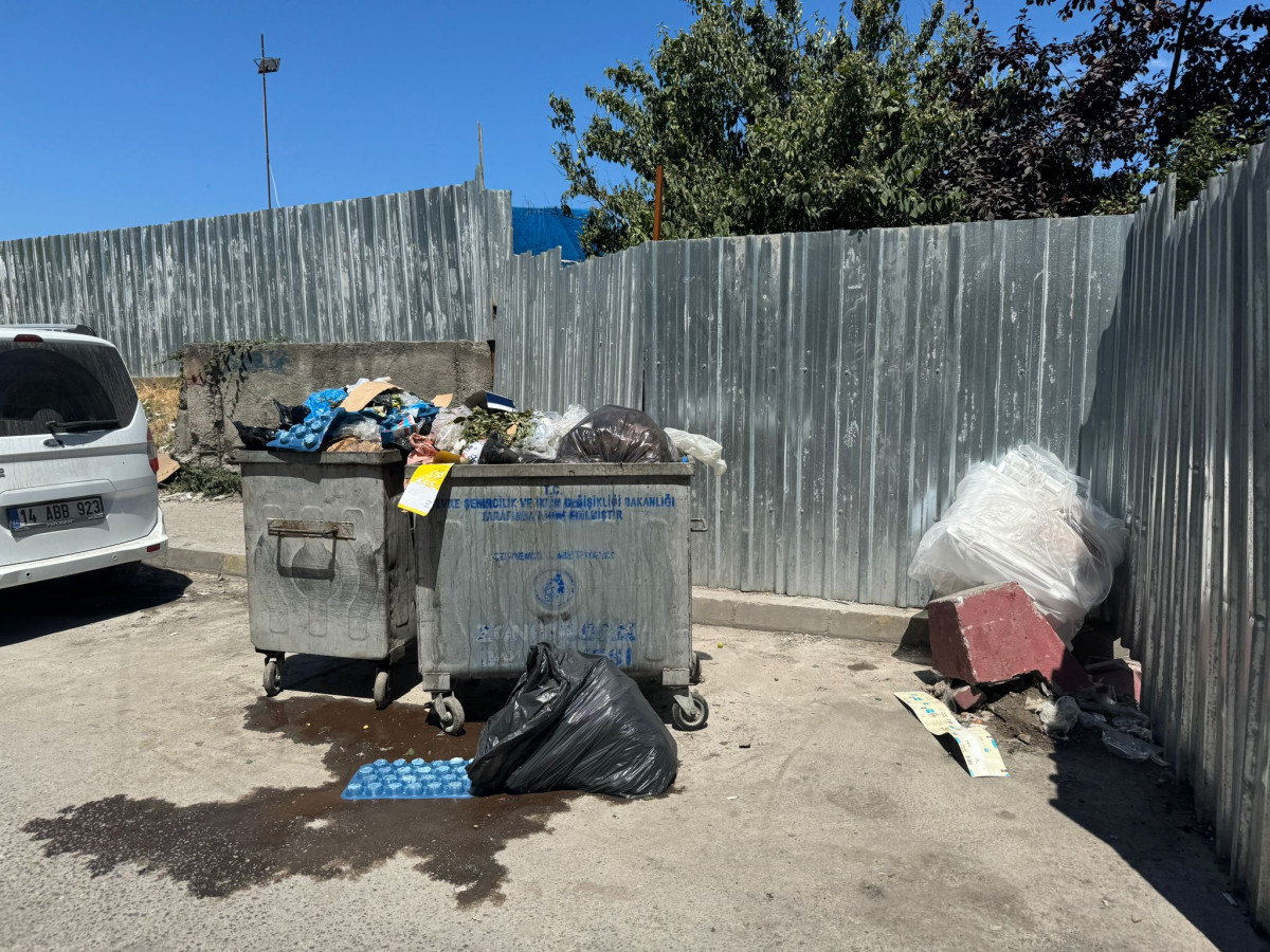 Zonguldak'ta Çöp Krizi: Ağzına Kadar Dolu Çöp Kutuları Mahalle Sakinlerini Çileden Çıkardı!