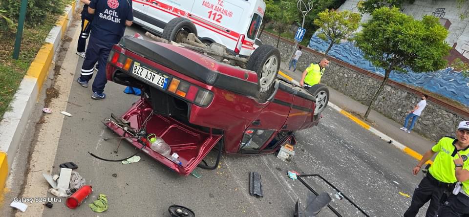 Zonguldak'ta Milli Egemenlik Caddesi'nde Takla Atan Otomobilde 2 Yaralı!