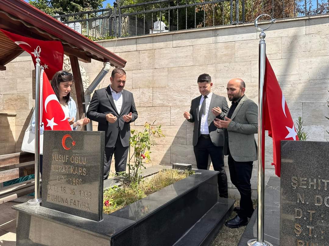 Mustafa Çağlayan'dan şehitlik ziyareti 