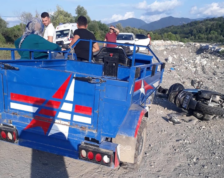 Zonguldak'ta Tarım Aracıyla Motosiklet Çarpıştı: 1 Yaralı