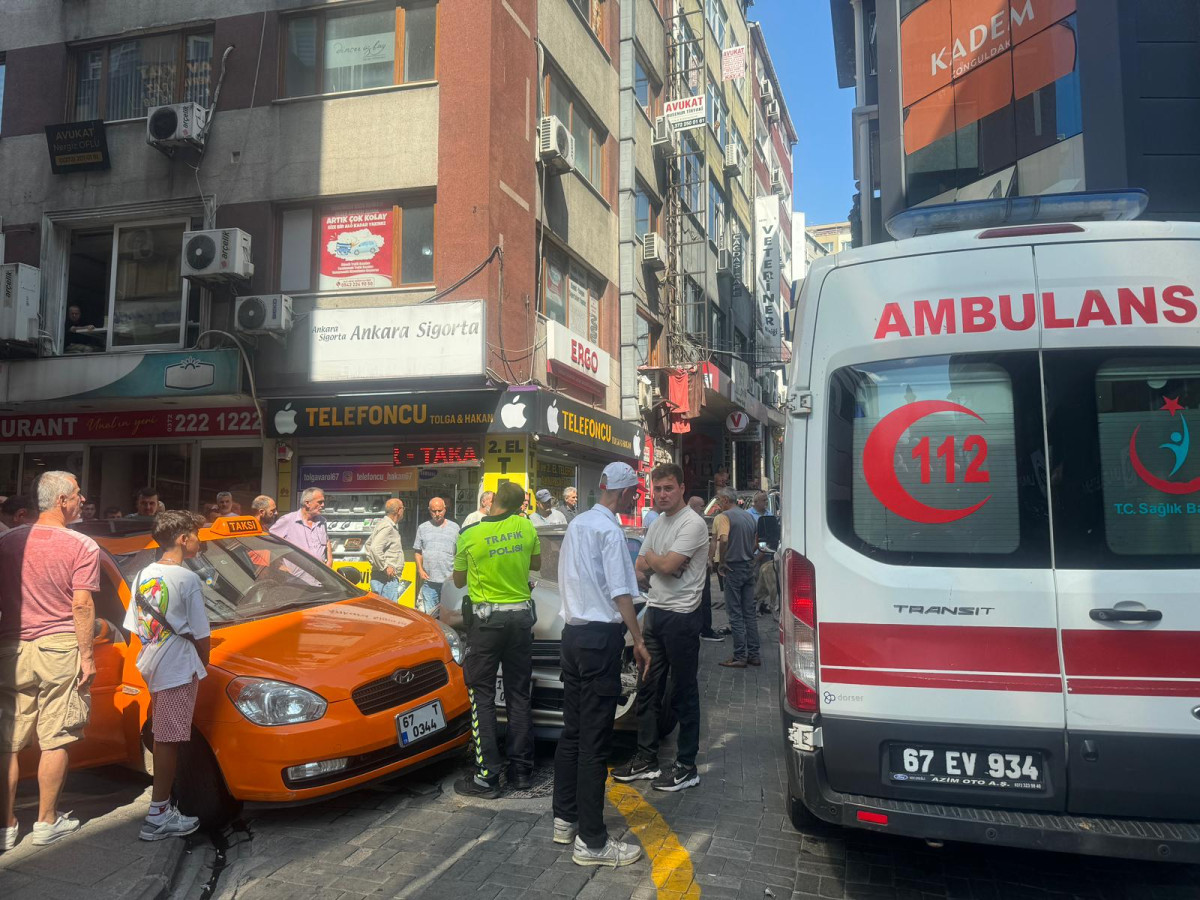 Fren Patladı, Kızın Ayağını Ezdi, Taksiye Çarptı durdu