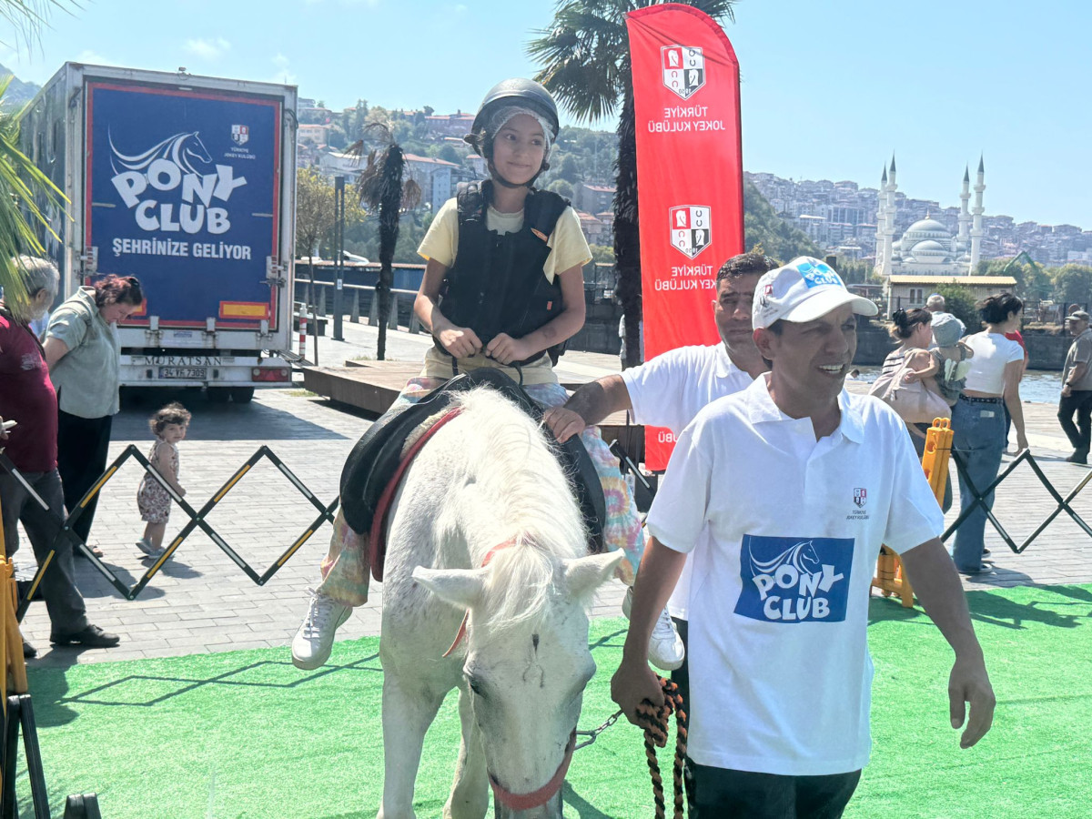 Minikler Atlarla Buluştu! Pony Club Heyecanı Başladı