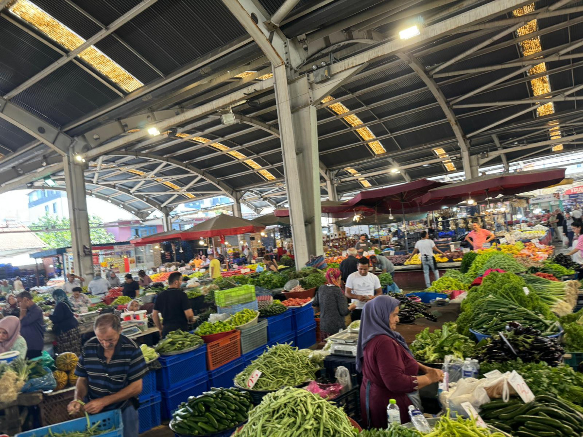 Zonguldak'ta Halk Pazarı Renkli Görüntülere Sahne Oldu!