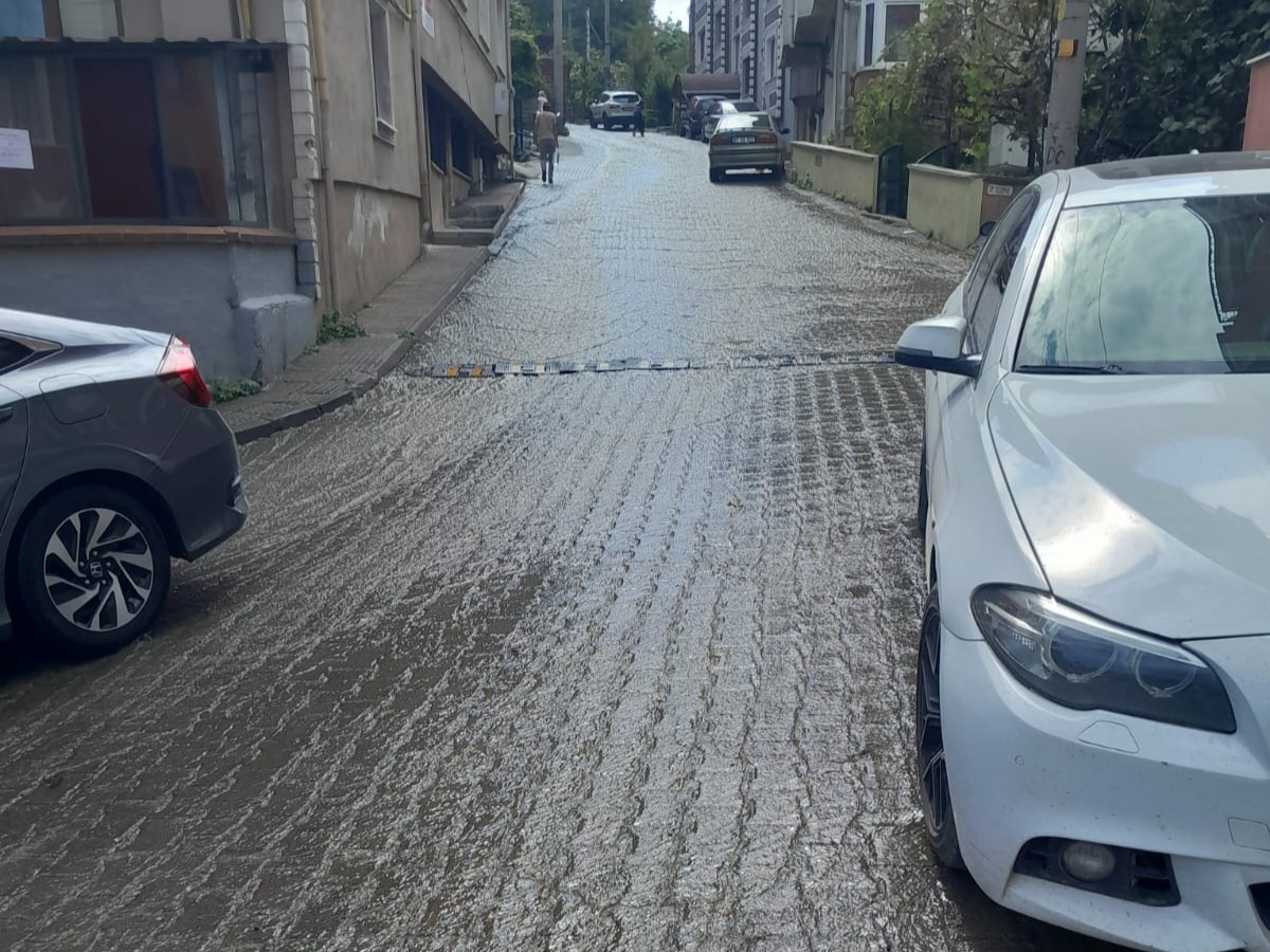 Su Felaketi! Üniversite Caddesi Sular Altında