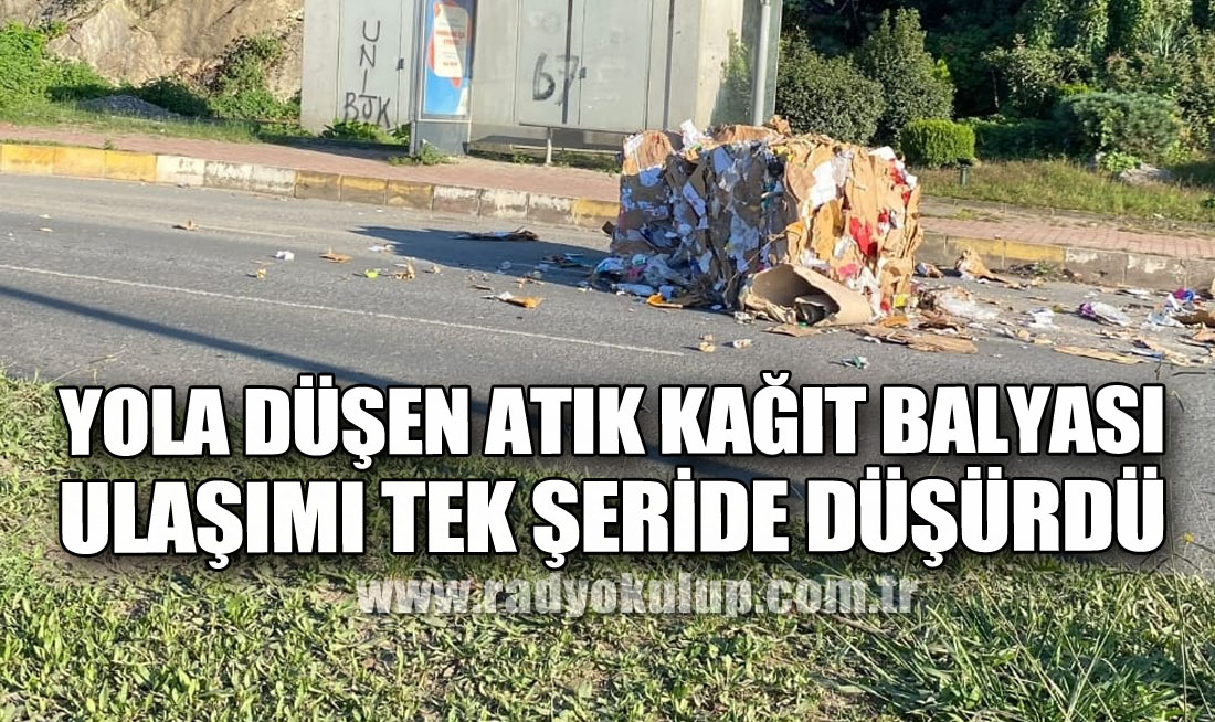 ​Yola Düşen Atık Kağıt Balyası Ulaşımı Tek Şeride Düşürdü